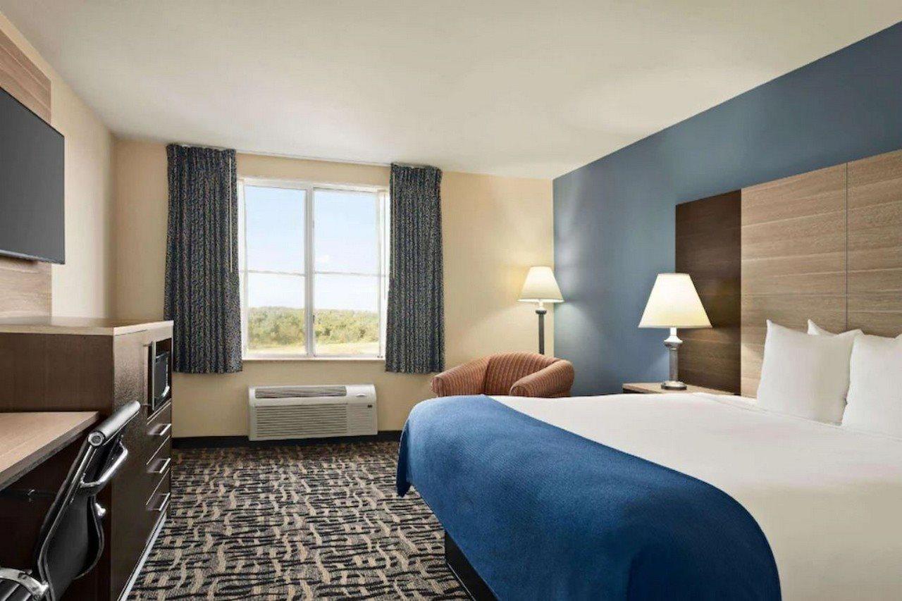 Baymont By Wyndham Ft. Leonard/Saint Robert Hotel Exterior photo