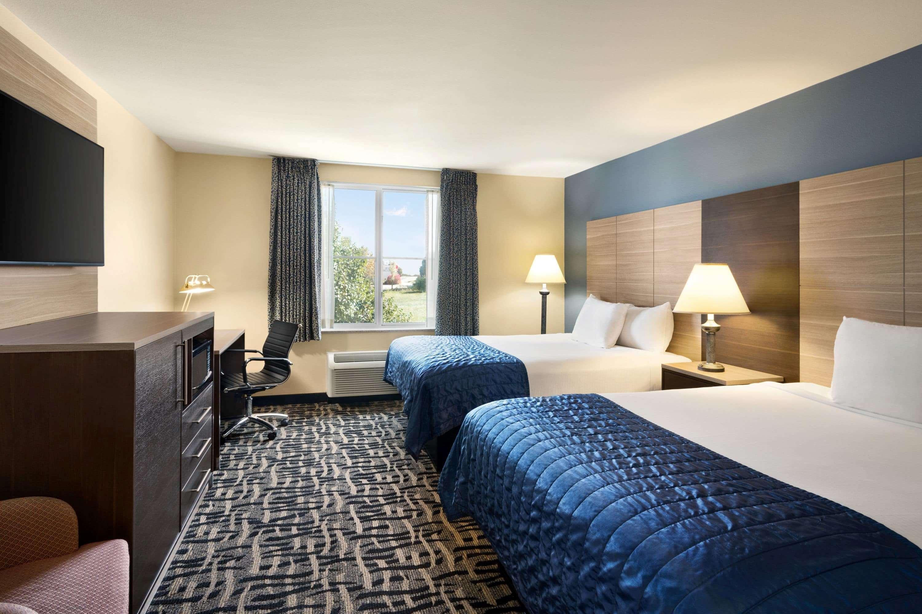 Baymont By Wyndham Ft. Leonard/Saint Robert Hotel Exterior photo