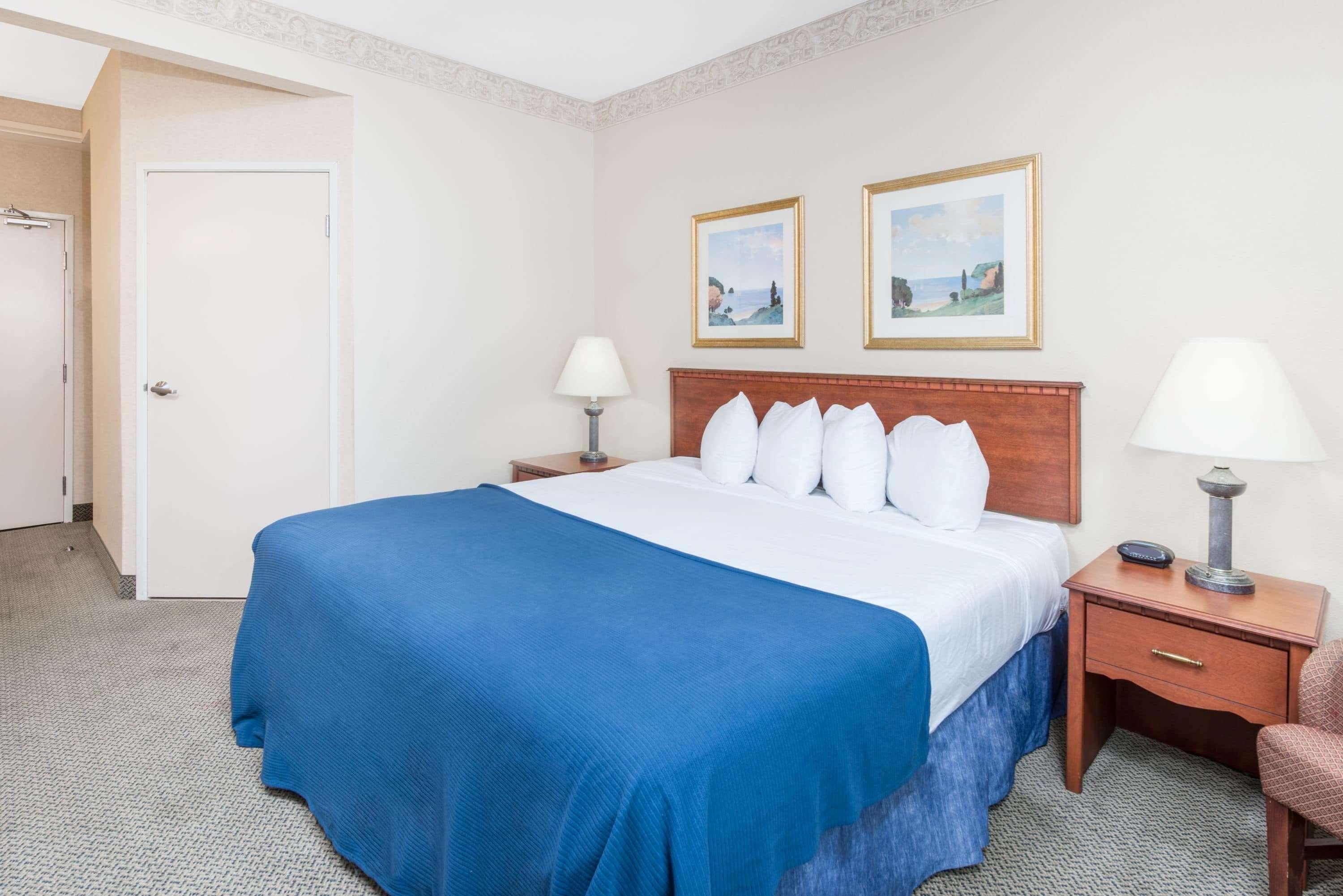 Baymont By Wyndham Ft. Leonard/Saint Robert Hotel Exterior photo