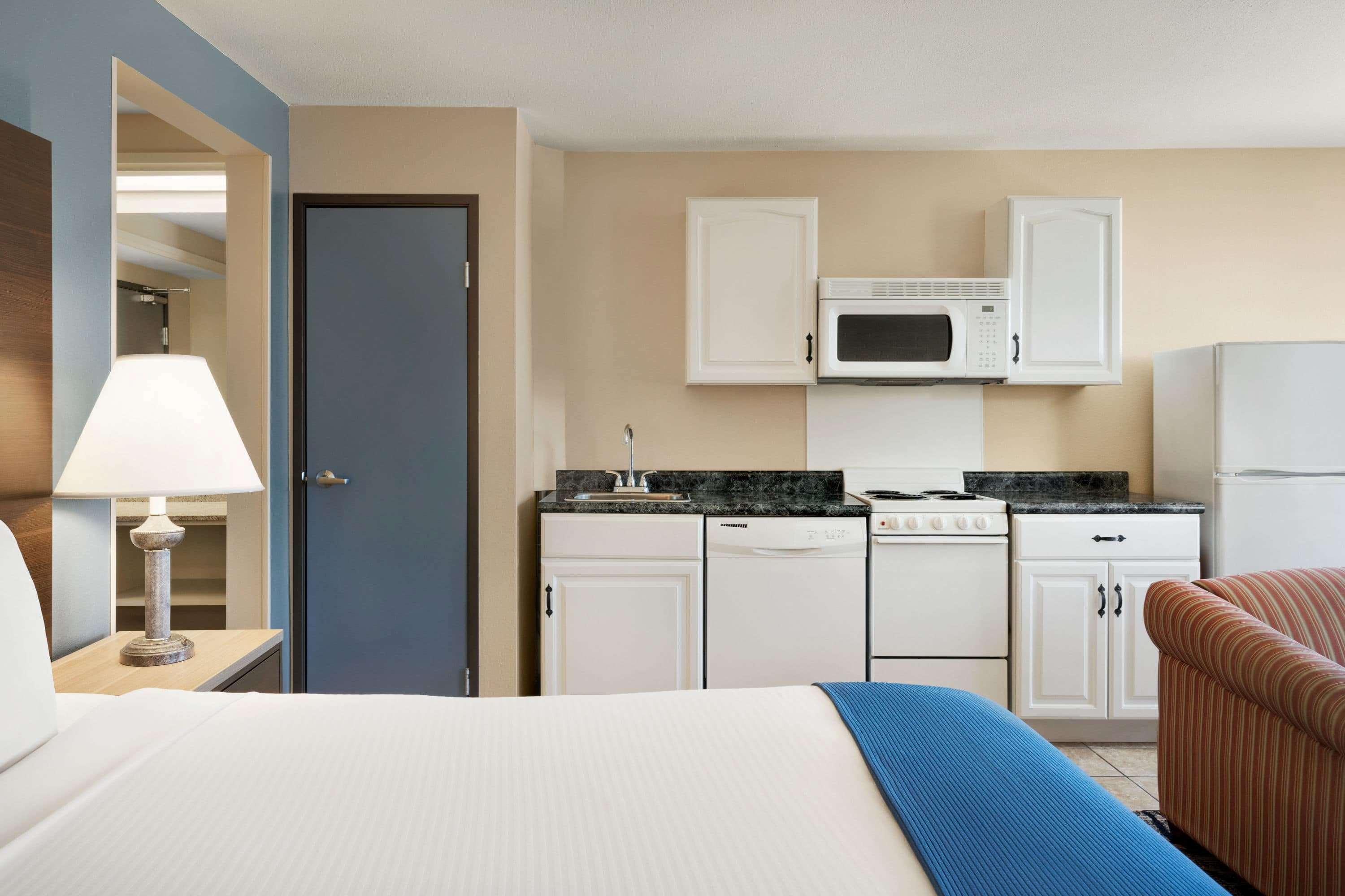 Baymont By Wyndham Ft. Leonard/Saint Robert Hotel Exterior photo