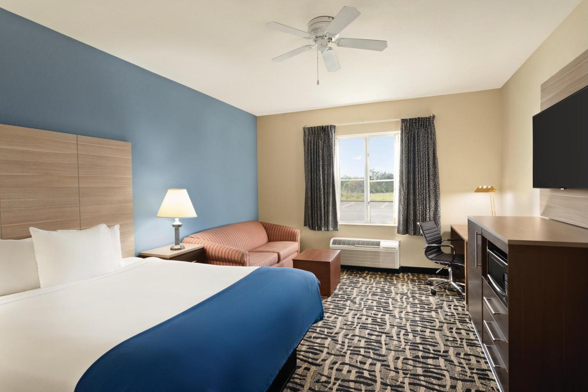 Baymont By Wyndham Ft. Leonard/Saint Robert Hotel Exterior photo